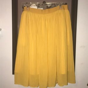 Yellow Pleated Skirt 💃🏽